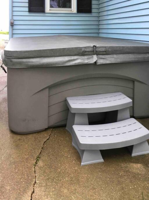 Caddy Corner Has A Hot Tub Just Outside Of Town Vila French Lick Exterior foto